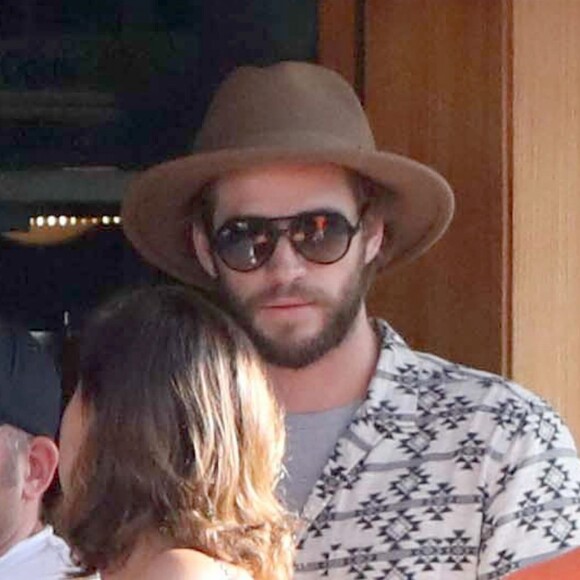 Miley Cyrus est allée déjeuner avec son compagnon Liam Hemsworth, sa soeur Noah et d'autres membres de sa famille à Malibu, le 9 juillet 2017
