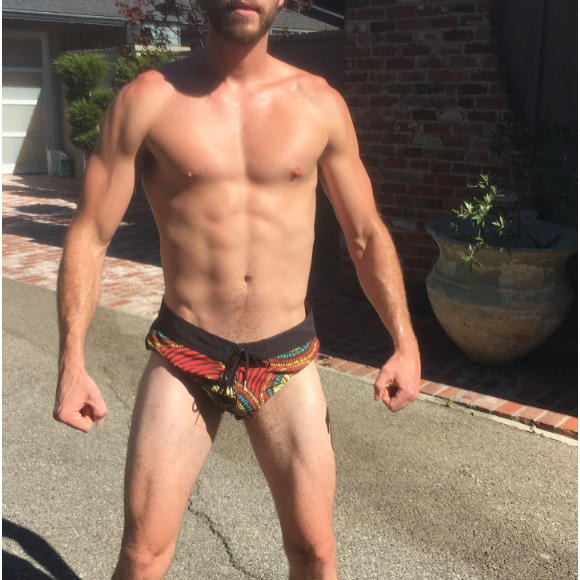 Liam Hemsworth torride en maillot de bain - Photo publiée sur Instagram le 10 juillet 2017