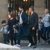 Exclusif - Nelson et Eddy, les jumeaux de Céline Dion, accompagnés de leur tante Linda Dion (cheveux blonds courts) vont dans une pizzeria à Paris le 29 juin 2017