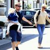 James Corden est allé déjeuner en famille avec sa femme Julia Carey et ses enfants Max et Carey Corden à Los Angeles, le 15 avril 2017