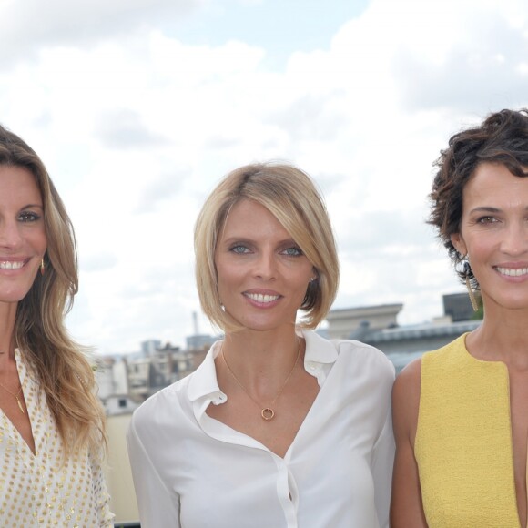 Sophie Thalmann, Sylvie Tellier et Linda Hardy à la conférence de presse de l'association "Les bonnes fées" à Paris avec le comité Miss France à Paris le 03 septembre 2015. "Les bonnes fées" est une association caritative qui regroupe les anciennes Miss France.