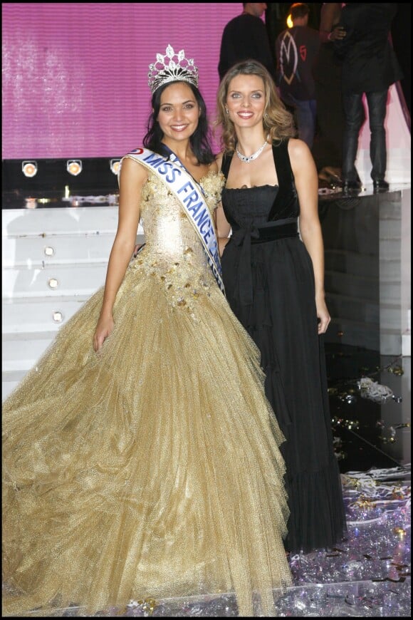 Valérie Bègue (Miss Réunion et Miss France 2008) et Sylvie Tellier lors de l'élection de Miss France en 2008 à Dunkerque.