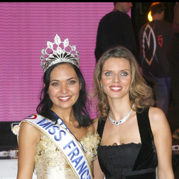 Valérie Bègue (Miss Réunion et Miss France 2008) et Sylvie Tellier lors de l'élection de Miss France en 2008 à Dunkerque.