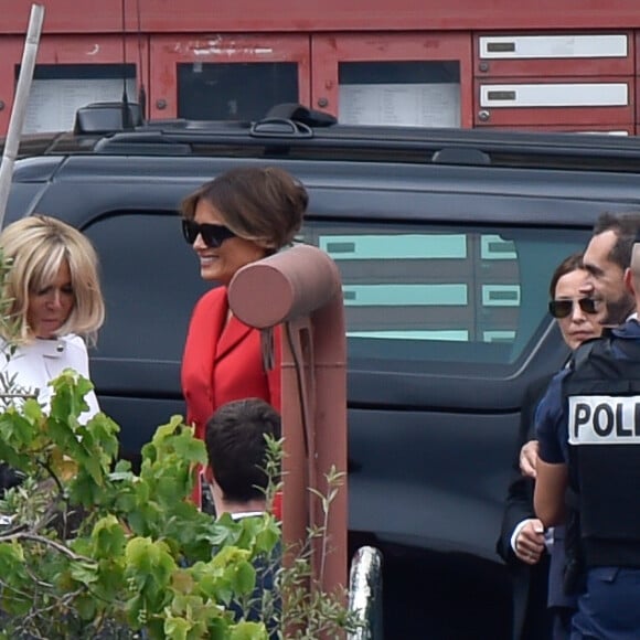 Brigitte Macron et Mélania Trump vont prendre un bateau pour faire une promenade sur la Seine à Paris, le 13 juillet 2014.