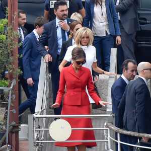 Brigitte Macron et Mélania Trump vont prendre un bateau pour faire une promenade sur la Seine à Paris, le 13 juillet 2014.