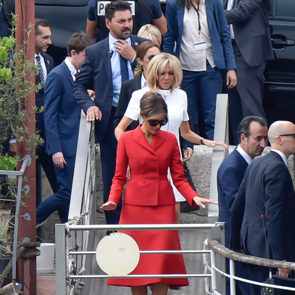 Brigitte Macron et Mélania Trump vont prendre un bateau pour faire une promenade sur la Seine à Paris, le 13 juillet 2014.