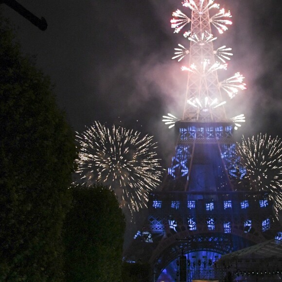 Feu d'artifice après le concert - Grand concert de l'Orchestre National de France au Champs de Mars pour célébrer la Fête Nationale à Paris le 14 juillet 2017 © Giancarlo Gorassini / Pierre Perusseau / Veeren / Bestimage