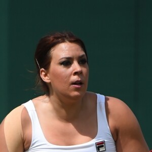 Marion Bartoli participe au tournoi des légendes de Wimbledon, Londres, le 12 juillet 2017.