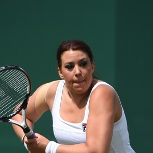 Marion Bartoli participe au tournoi des légendes de Wimbledon, Londres, le 12 juillet 2017.