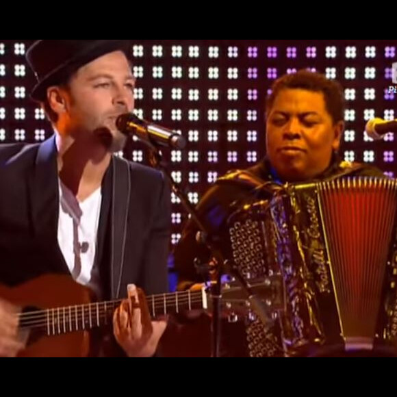 Christophe Maé et Régis Gizavo lors d'un live sur le titre "Maman" en 2011.
