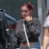 Ariel Winter fait du shopping avec une amie à Weho dans les rues de West Hollywood, le 14 juillet 2017