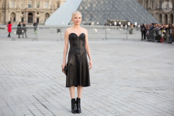 Michelle Williams - Arrivées au défilé de mode prêt-à-porter automne-hiver 2017/2018 "Louis Vuitton" au Musée du Louvre à Paris. Le 7 mars 2017