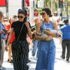 Exclusif - Kendall et Kylie Jenner à Beverly Hills le 18 juin 2017.