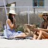 Emily Ratajkowski profite d'un après-midi ensoleillé sur la plage de Malibu. Los Angeles, le 18 juillet 2017.