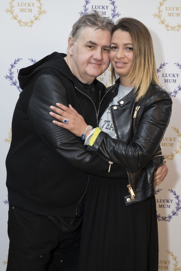 Exclusif - Pierre Ménès et sa compagne Melissa Acosta au cocktail organisé pour le lancement de "Lucky Mum". Paris, le 10 mai 2017. © Olivier Borde-Guirec Coadic/