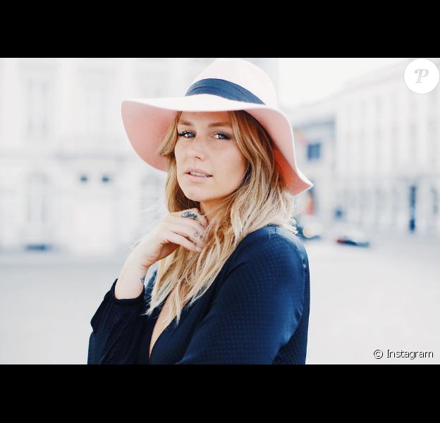 Aurélie Van Daelen. L'ex-candidate de télé-réalité est devenue une influenceuse renommée. Eté 2017.
