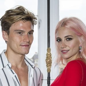 Oliver Cheshire et sa compagne Pixie Lott - People au défilé de mode "Schiaparelli", collection Haute-Couture automne-hiver 2017/2018, place Vendôme à Paris. Le 3 juillet 2017 © Olivier Borde / Bestimage