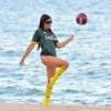 Exclusif - Claudia Romani (Secret Story 9), vêtue du maillot du Milan AC joue au foot sur la plage de Sunny Isles Beach, à Miami le 19 juillet 2017.