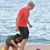 Exclusif - Claudia Romani (Secret Story 9), vêtue du maillot du Milan AC et son compagnon Chris Johns jouent au foot à Miami, sur la plage de Sunny Isles Beach le 19 juillet 2017.