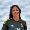 Exclusif - Claudia Romani (Secret Story 9), vêtue du maillot du Milan AC et son compagnon Chris Johns jouent au foot sur la plage de Sunny Isles Beach à Miami le 19 juillet 2017.