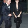 Céline Dion quitte le l'hôtel Royal Monceau et va dîner en compagnie de son danseur Pepe Munoz au restaurant Manko à Paris le 21 juillet 2017. La chanteuse est acceuilie par Tony Gomez à l'entrée de l'établissement.