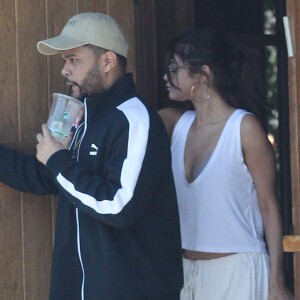 The Weeknd (Abel Tesfaye) et Selena Gomez sortant d'un restaurant après avoir déjeuner, à Los Angeles le 23 juillet 2017