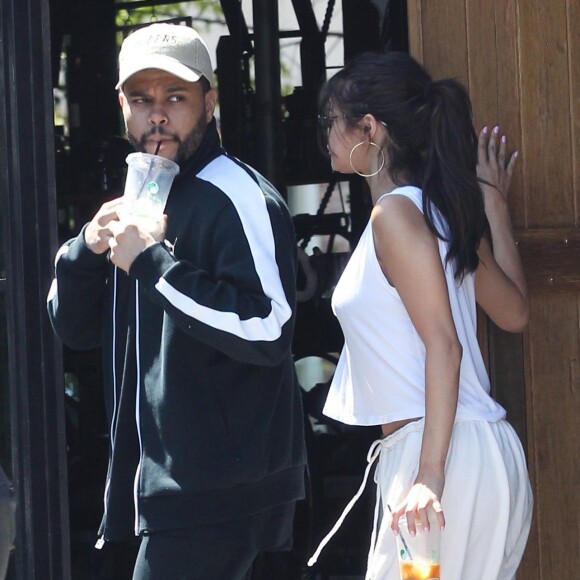 The Weeknd (Abel Tesfaye) et Selena Gomez sortant d'un restaurant après avoir déjeuner, à Los Angeles le 23 juillet 2017