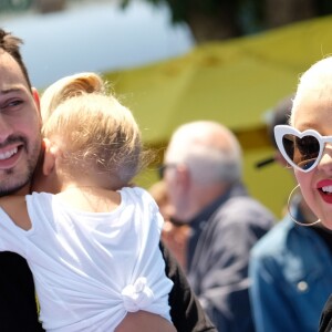 Christina Aguilera avec son fiancé Matthew Rutler et ses enfants Max Liron Bratman et Summer Rain Rutle à la première de 'Emoji' au théâtre Regency Village à Westwood, le 23 juillet 2017.