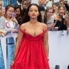 Rihanna (robe Giambattista Valli) à la première de 'Valerian' au Cineworld à Leicester Square à Londres, le 24 juillet 2017