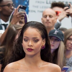 Rihanna (robe Giambattista Valli) à la première de 'Valerian' au Cineworld à Leicester Square à Londres, le 24 juillet 2017