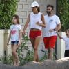 Exclusif - Alessandra Ambrosio et son fiancé Jamie Mazur sont allés faire une promenade à pied à Brentwood. À leur retour, leurs enfants Anja et Noah les attendaient, et leur avaient préparé une limonade. Los Angeles, le 22 juillet 2017.