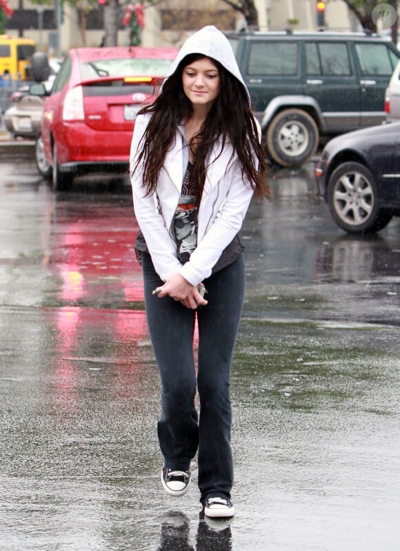 Kylie Jenner dans les rues de Calabasas, le 21 décembre 2010