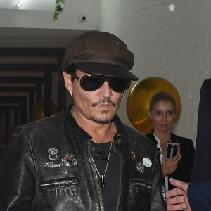 Johnny Depp à la sortie d'une soirée privée au restaurant "Ours" à Londres, le 27 juin 2017.