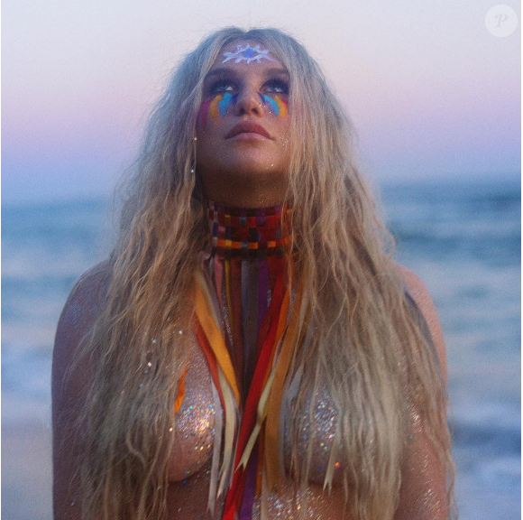 Kesha assure la promotion de son album Rainbow sur Instagram, au début du mois de juillet 2017