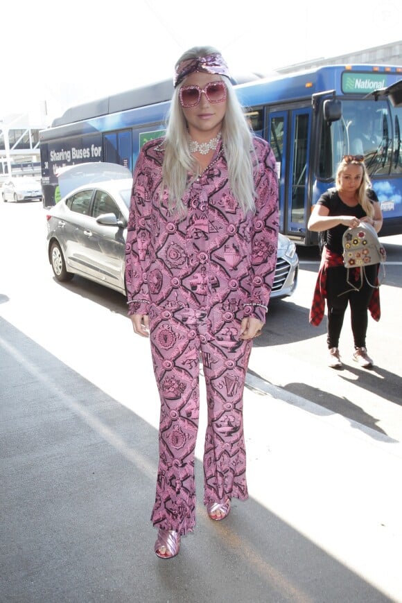 Kesha arrive à l'aéroport de LAX à Los Angeles, le 2 juillet 2017