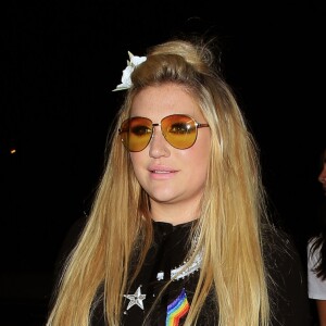 Kesha arrive à la soirée Pre-Grammy à Los Angeles, le 11 février 2017