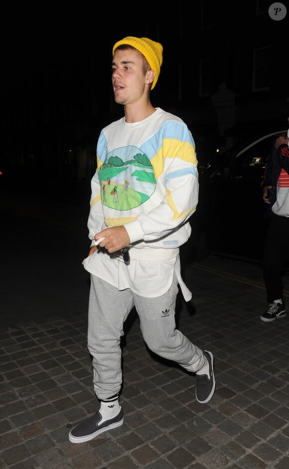 Justin Bieber profite de la nuit à Londres en se rendant dans différents endroits branchés de la ville le 2 juillet 2017.