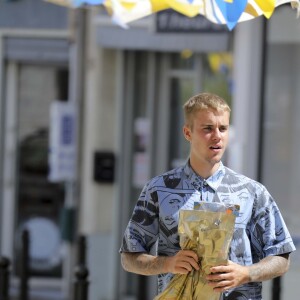 Exclusif - Justin Bieber en vacances avec deux amies à Saint-Jean-Cap-Ferrat le 29 juin 2017.