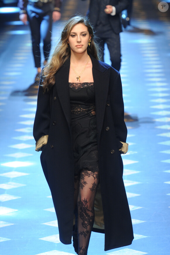 Sophia Rose Stallone lors du défilé de mode, "Dolce & Gabbana" collection automne hiver 2017/2018 à Milan le 14 janvier 2017.