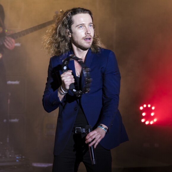 Semi-exclusif - Julien Doré en concert lors de la soirée d'ouverture officielle du Festival de Ramatuelle le 1er août 2017, avec en première partie Juliette Armanet. © Cyril Bruneau/Bestimage