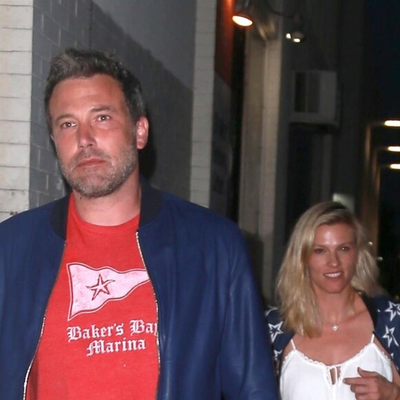 Ben Affleck et sa compagne Lindsay Shookus ont passé la soirée au iO Theater & Comedy Club à Hollywood, le 1er août 2017