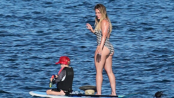 Hilary Duff en vacances avec son fils : Critiquée pour sa cellulite