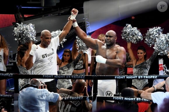 Gregory Tony (vainqueur) et Bob Sapp (vaincu) lors de la 5ème édition de la Fight Night à la Citadelle de Saint-Tropez, le 4 août 2017.La Fight Night est un concept original alliant les plus hautes valeurs des sports de combats internationaux au glamour de Saint-­Tropez. Certains des plus grands noms de la boxe thaï et du kick-boxing mondiaux se sont affrontés sur ce ring faisant désormais partie de la légende de la boxe sous toutes ses formes. Cette prestigieuse soirée de gala est devenue au cours du temps LA marque d'un succès sportif et people retentissant. Un événement incontournable dans le village le plus célèbre de la Côte d'Azur. © Rachid Bellak/Bestimage04/08/2017 -