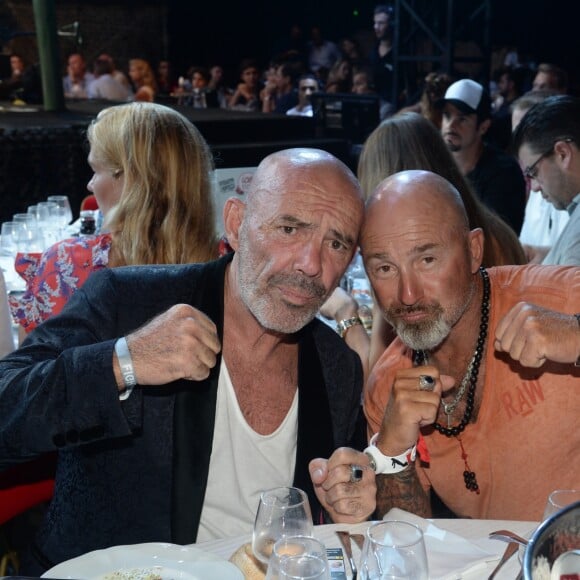 Philippe Corti et Vincent Lagaf lors de la 5ème édition de la Fight Night à la Citadelle de Saint-Tropez, le 4 août 2017.La Fight Night est un concept original alliant les plus hautes valeurs des sports de combats internationaux au glamour de Saint-­Tropez. Certains des plus grands noms de la boxe thaï et du kick-boxing mondiaux se sont affrontés sur ce ring faisant désormais partie de la légende de la boxe sous toutes ses formes. Cette prestigieuse soirée de gala est devenue au cours du temps LA marque d'un succès sportif et people retentissant. Un événement incontournable dans le village le plus célèbre de la Côte d'Azur. © Rachid Bellak/Bestimage04/08/2017 -