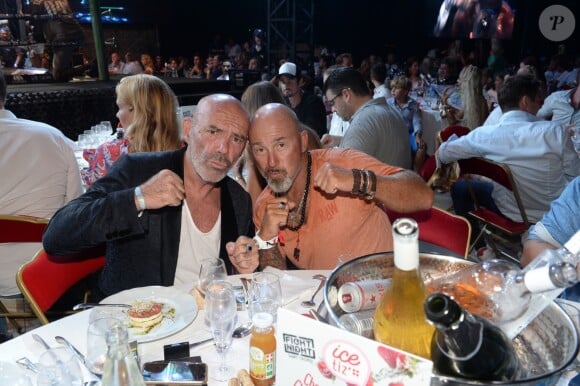 Philippe Corti et Vincent Lagaf lors de la 5ème édition de la Fight Night à la Citadelle de Saint-Tropez, le 4 août 2017.La Fight Night est un concept original alliant les plus hautes valeurs des sports de combats internationaux au glamour de Saint-­Tropez. Certains des plus grands noms de la boxe thaï et du kick-boxing mondiaux se sont affrontés sur ce ring faisant désormais partie de la légende de la boxe sous toutes ses formes. Cette prestigieuse soirée de gala est devenue au cours du temps LA marque d'un succès sportif et people retentissant. Un événement incontournable dans le village le plus célèbre de la Côte d'Azur. © Rachid Bellak/Bestimage04/08/2017 -