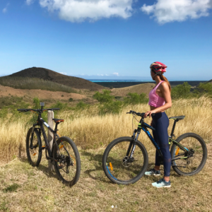 Marine Lorphelin en pleine virée VTT dans le domaine de Deva en Nouvelle-Calédonie, le 6 aout 2017.