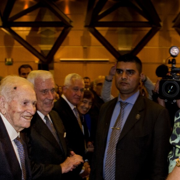 La reine Maxima des Pays-Bas avec ses parents Jorge Zorreguieta et María del Carmen Cerruti Carricart le 11 octobre 2016 à Buenos Aires, en Argentine, lors d'une conférence au cours de laquelle Maxima intervenait en sa qualité d'ambassadrice spéciale auprès des Nations unies pour la finance inclusive.