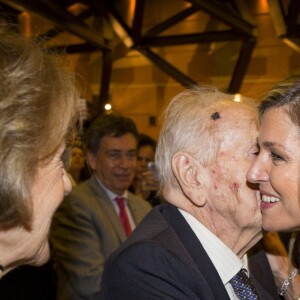 La reine Maxima des Pays-Bas avec ses parents Jorge Zorreguieta et María del Carmen Cerruti Carricart le 11 octobre 2016 à Buenos Aires, en Argentine, lors d'une conférence au cours de laquelle Maxima intervenait en sa qualité d'ambassadrice spéciale auprès des Nations unies pour la finance inclusive.