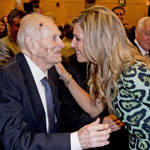 La reine Maxima des Pays-Bas avec ses parents Jorge Zorreguieta et María del Carmen Cerruti Carricart le 11 octobre 2016 à Buenos Aires, en Argentine, lors d'une conférence au cours de laquelle Maxima intervenait en sa qualité d'ambassadrice spéciale auprès des Nations unies pour la finance inclusive.