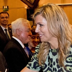 La reine Maxima des Pays-Bas avec ses parents Jorge Zorreguieta et María del Carmen Cerruti Carricart le 11 octobre 2016 à Buenos Aires, en Argentine, lors d'une conférence au cours de laquelle Maxima intervenait en sa qualité d'ambassadrice spéciale auprès des Nations unies pour la finance inclusive.